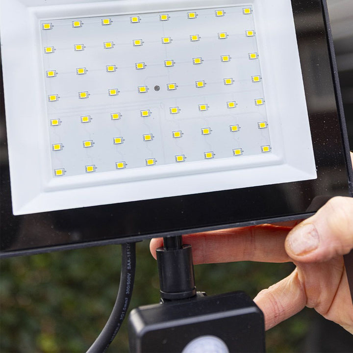 Hoftronic Lumos LED Breedstraler met Sensor IP65 4000K