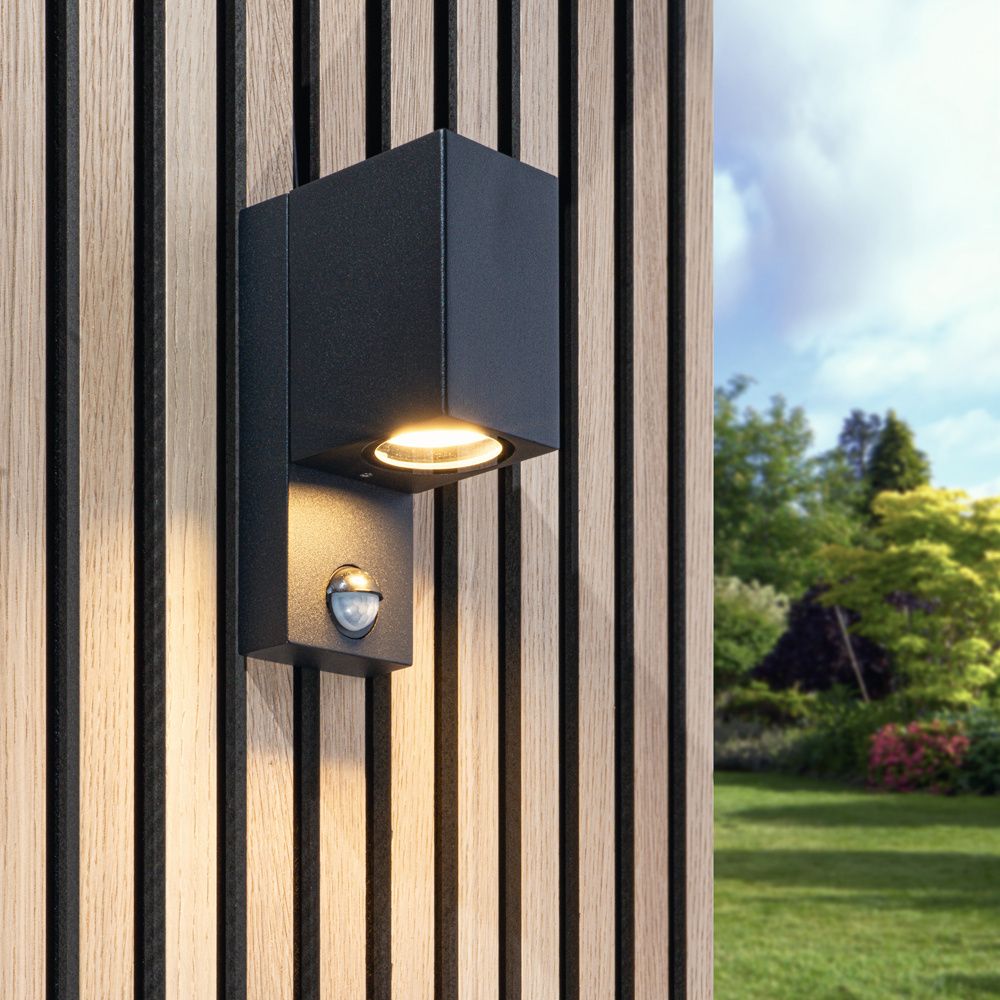 Hoftronic Marion LED Wandlamp met Sensor IP65 GU10 Zwart